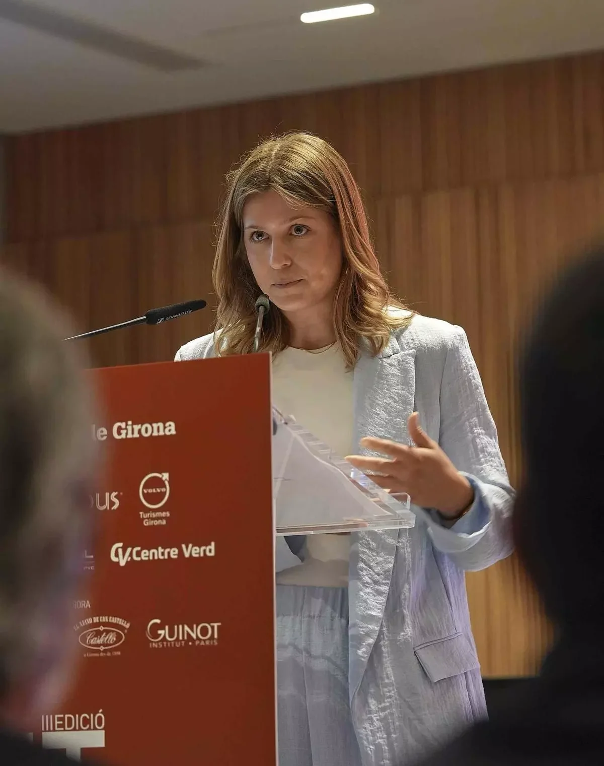 Irene Carreras, fundadora de LAPROF, parlant en públic